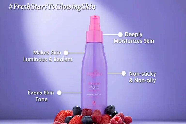 Aqualogica Illuminate+ Oil-Free Moisturizer with Wild Berries