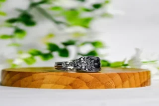 Where can I buy vintage rings online in the UK?
