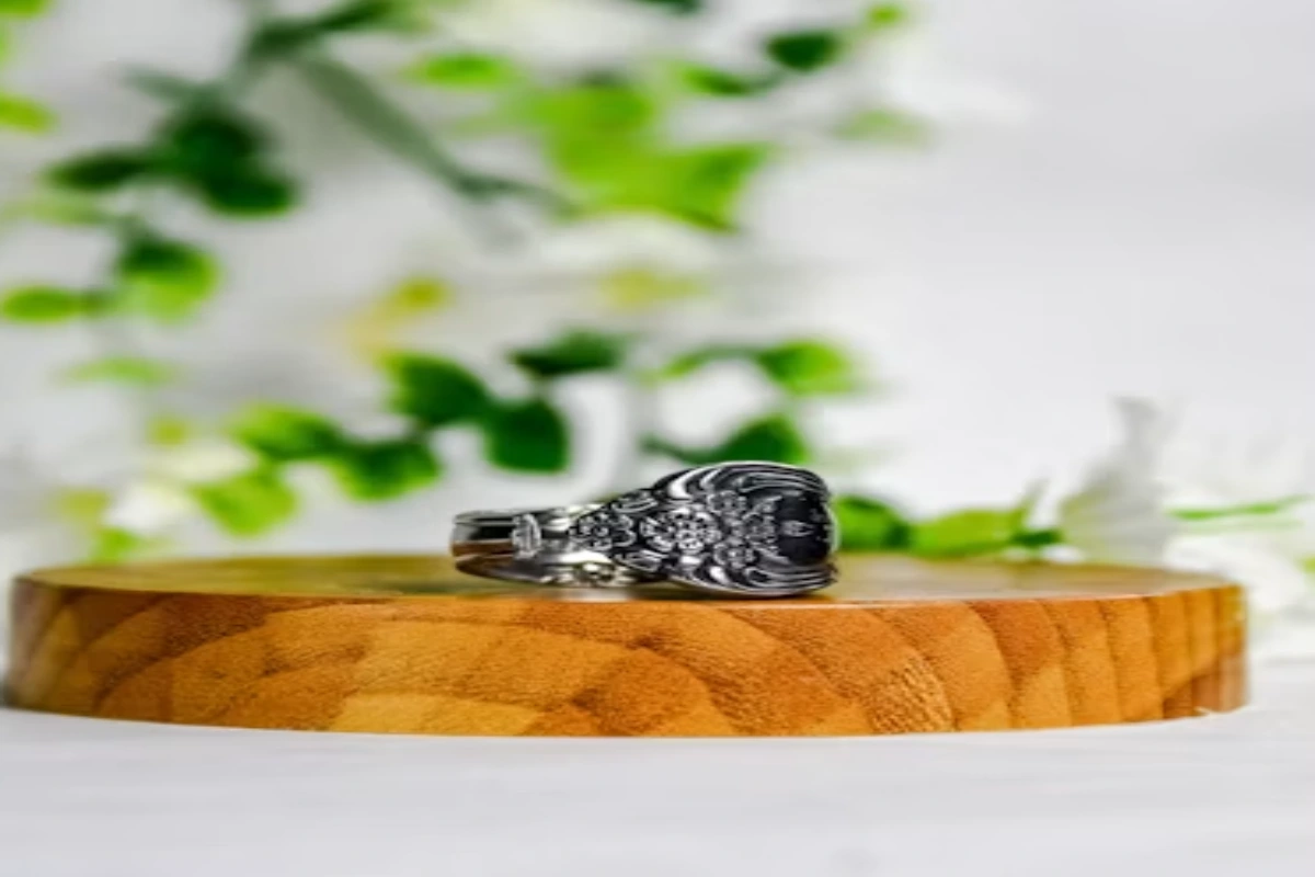 Where can I buy vintage rings online in the UK?
